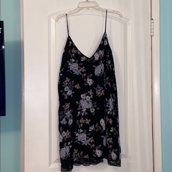 Forever 21 floral slip dress with lace bottom - Picture 3 of 4